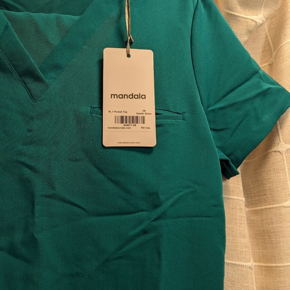 NWT Hunter Green Mandala Scrub Set - Picture 2 of 5